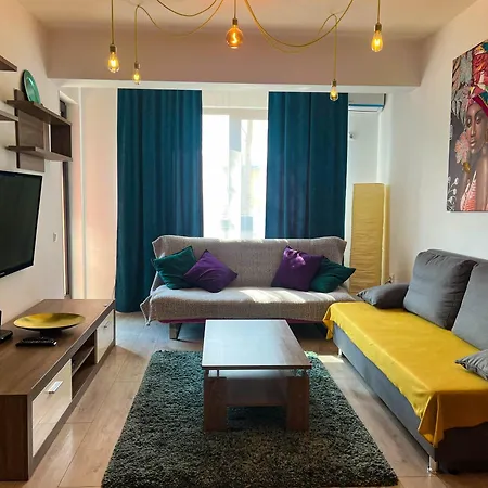 Apartment Artsy 1br With Balcony Near Mall Bucharest