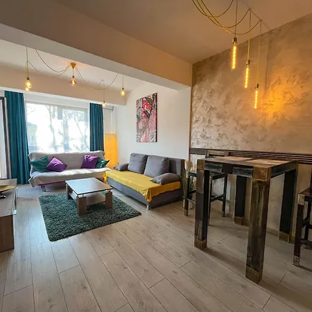 Artsy 1br With Balcony Near Mall Apartment *